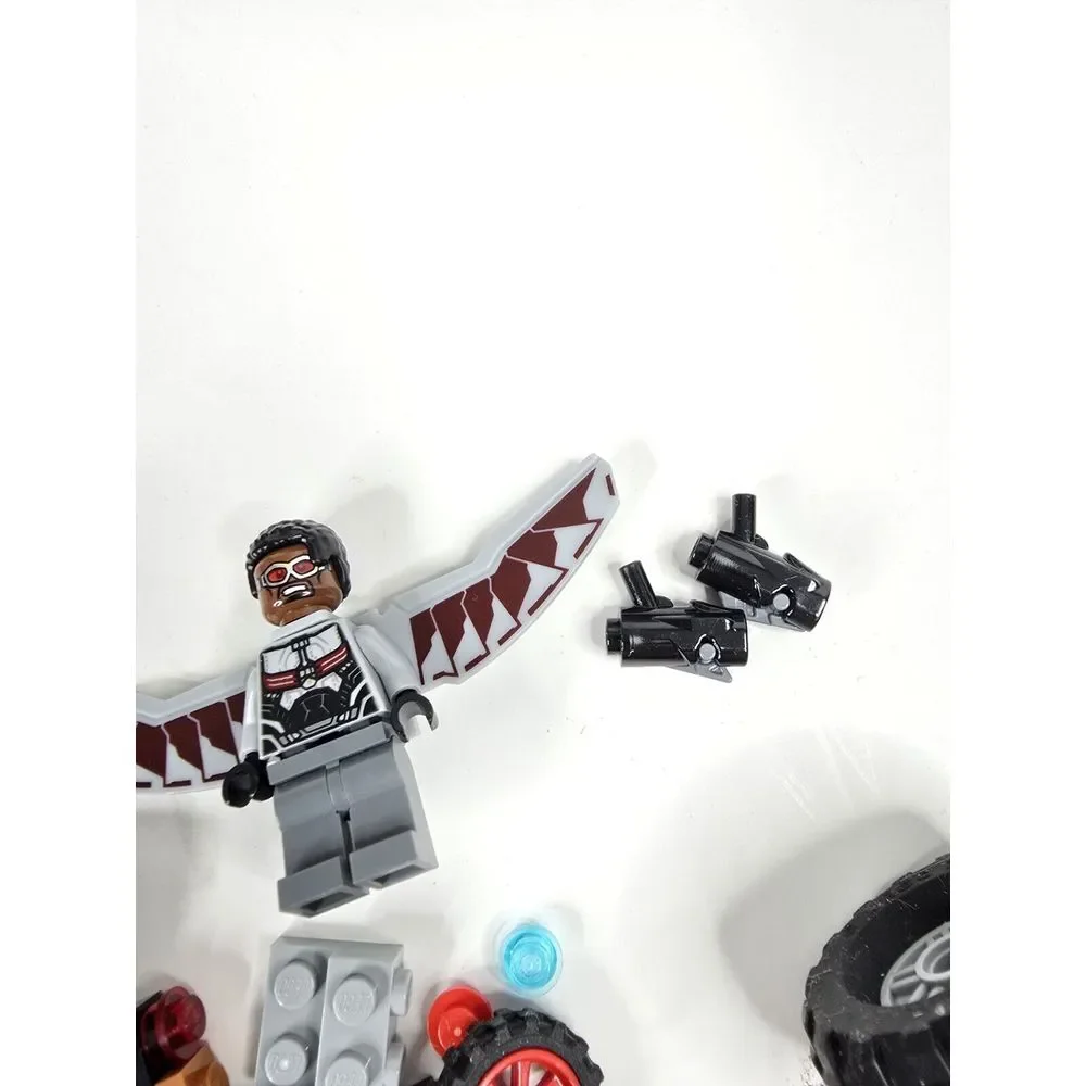 LEGO‎ Marvel Super Heroes: Crossbones' Hazard Heist (76050) Used - Picture 7 of 9
